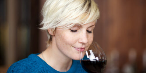 7 Interesting Benefits Of Using Red Wine For Your Skin