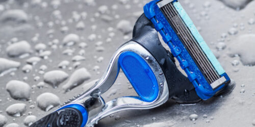 4 premium disposable razors perfect for sensitive skin