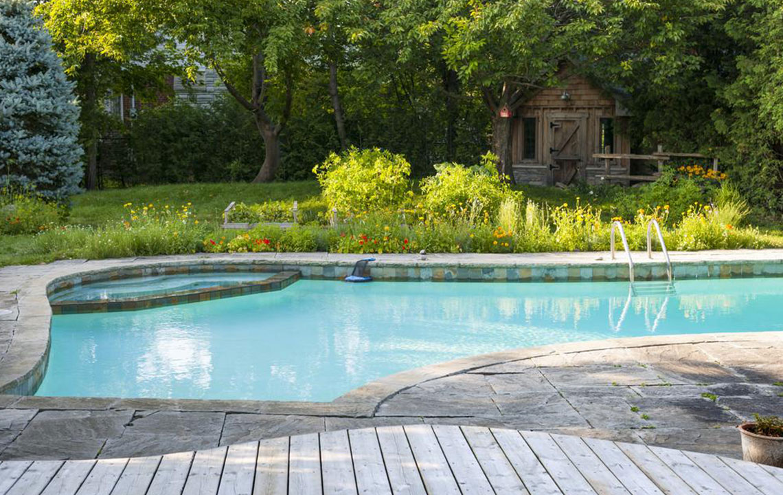 4 reasons why fiberglass swimming pools are better than concrete swimming pools