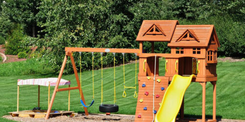 5 factors to consider when you buy outdoor playsets for your kids