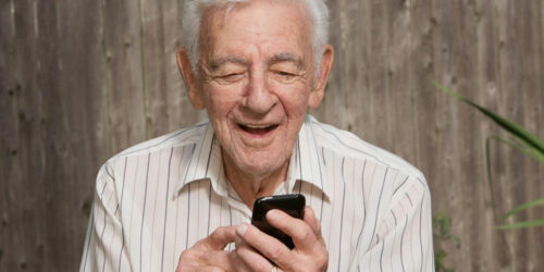 5 popular cell phones for seniors