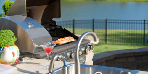 5 things to help furnish your outdoor kitchen