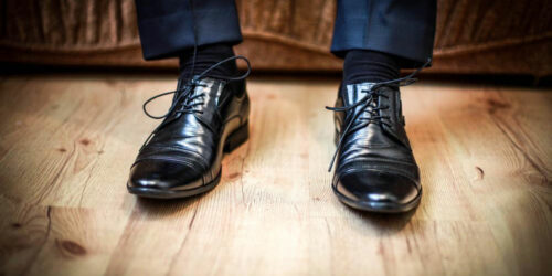 Factors to consider when picking the right restaurant shoes