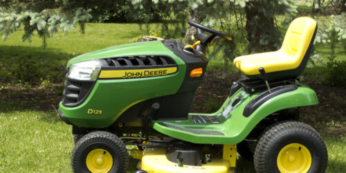 John Deere Lawn Tractors &#8211; What they are and their Types