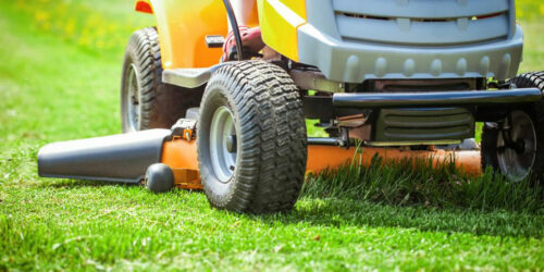 John Deere&#8217;s riding lawn mowers