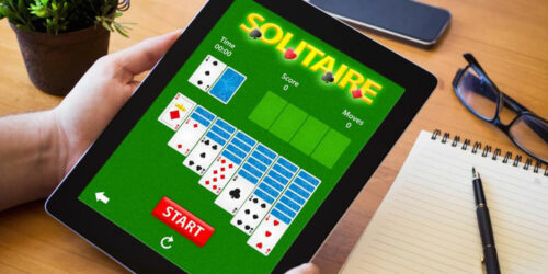 What are different ways of playing Solitaire?