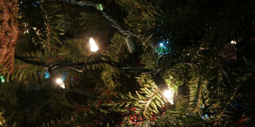 Tips for safely installing outdoor Christmas lights