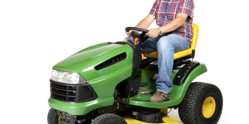 Tips to buy John Deere lawn tractors to give your garden a grand look