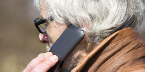 5 Simple Yet Feature-Rich Flip Phones For Seniors