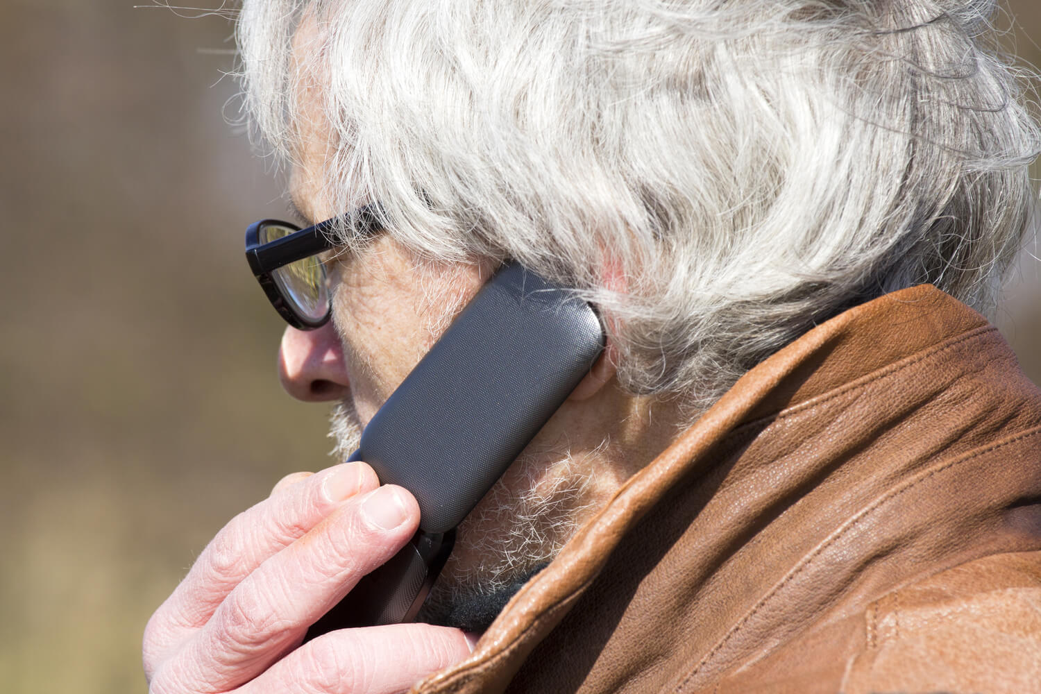 5 Simple Yet Feature-Rich Flip Phones For Seniors