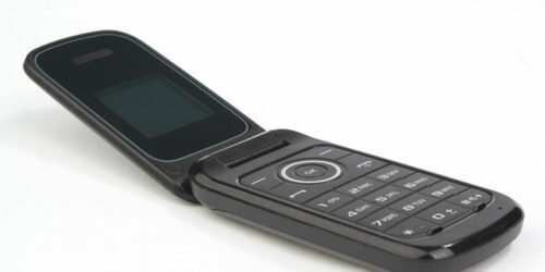 5 popular flip phones for seniors