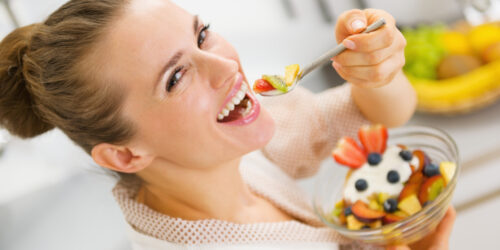 8 common foods to eat and avoid for better oral hygiene