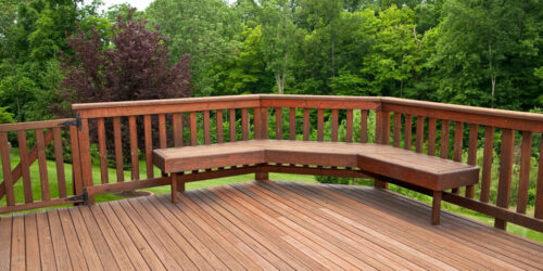 How to choose composite decking