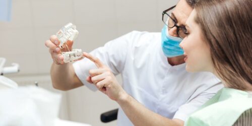 Simple tips to find affordable dentures and implants