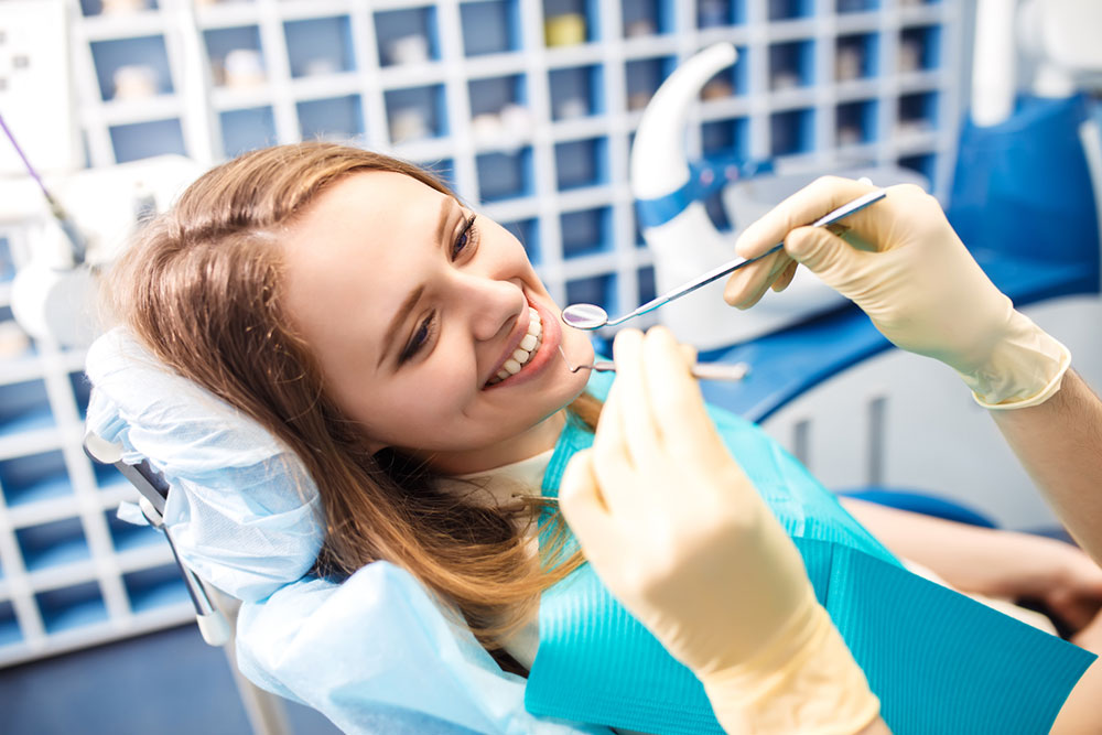 Dental Implant Cost &#8211; Cost Factors and Benefits